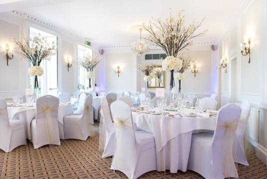 Top 10 Wedding Venues For Hire Outside London Tagvenue Elegant Wedding At Dyrham Park Country Club 1