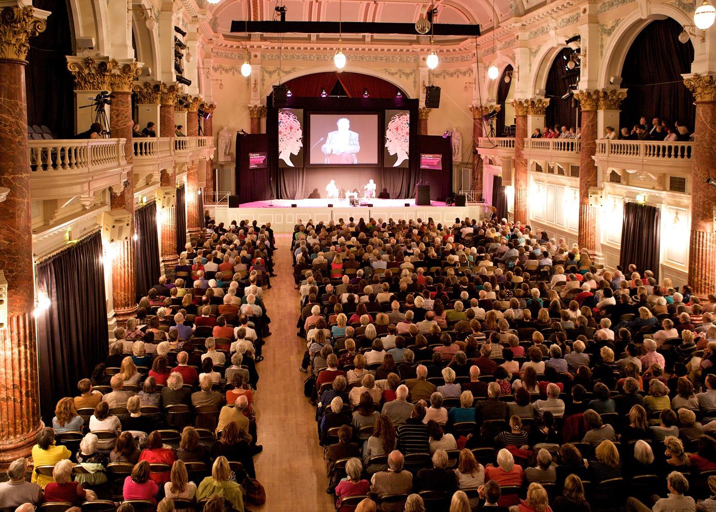 Town hall перевод. Хвалы ратуша.