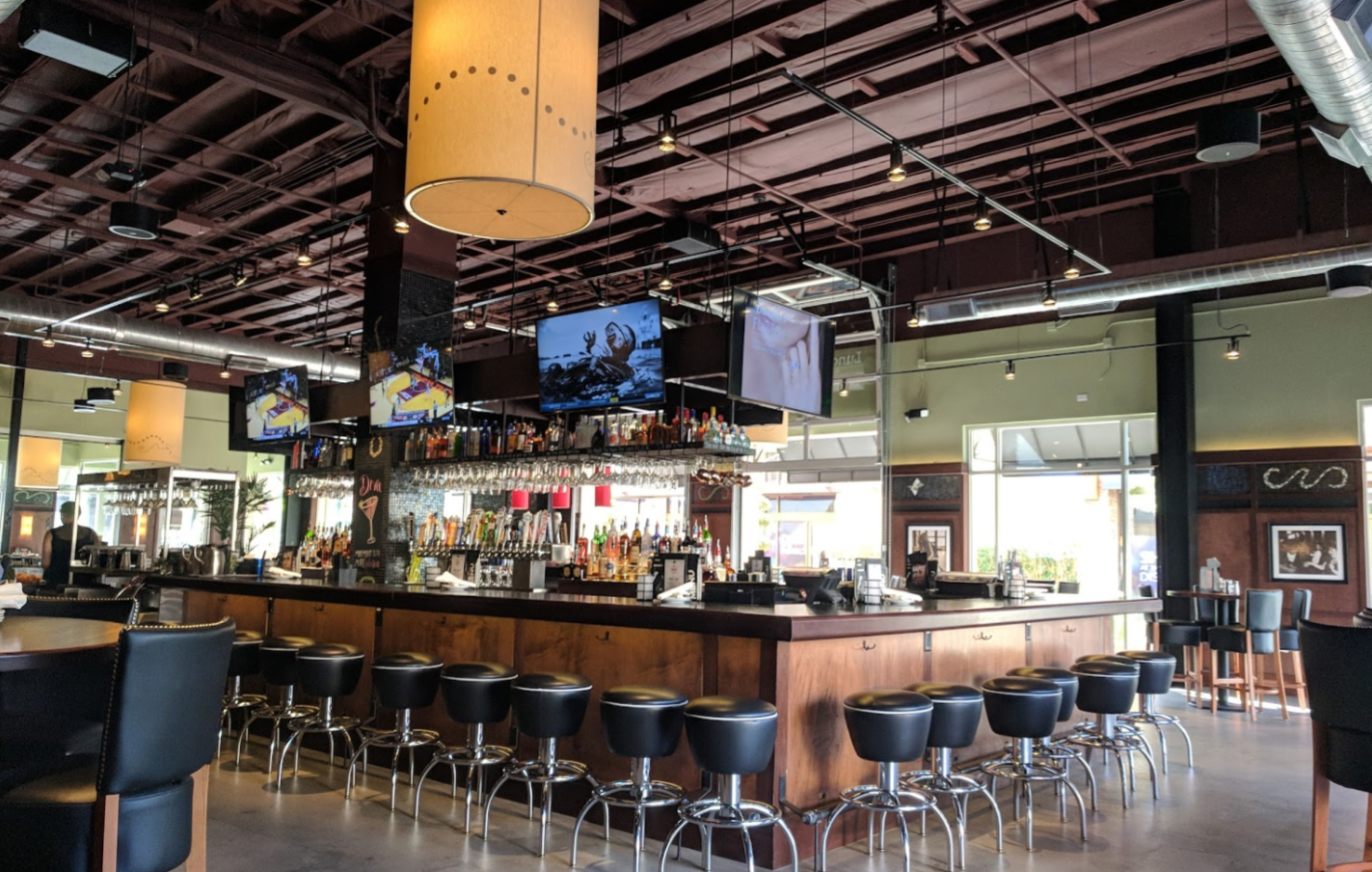 Restaurant's Interior - Bar Louie - The District - Event Venue Rental 