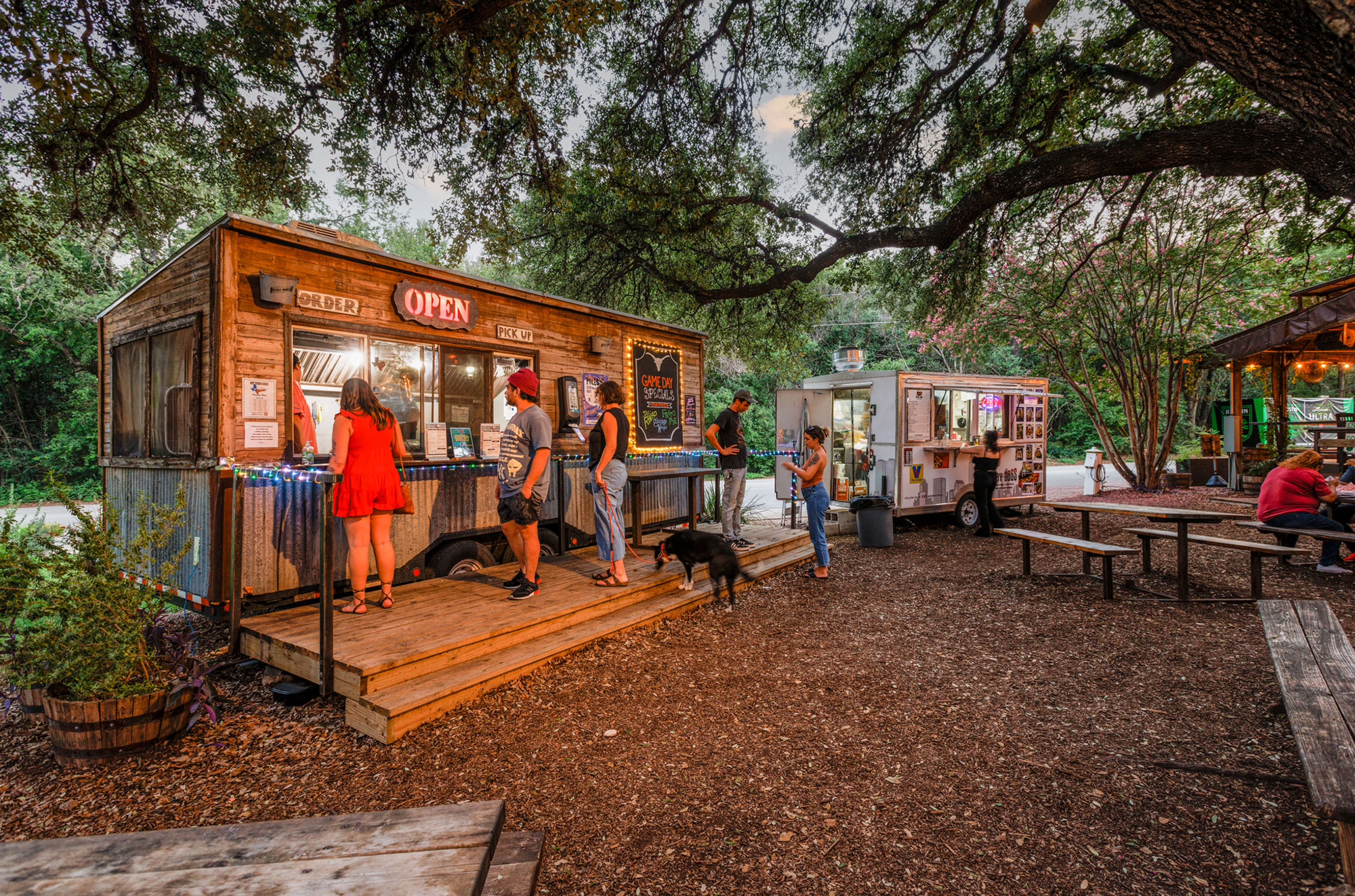 Outside Patio - Moontower Saloon - Event Venue Rental - Tagvenue.com 